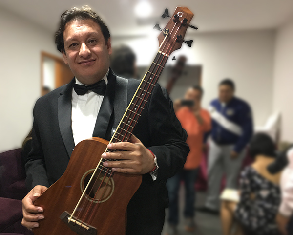 Adán Juárez, primera voz y bajista de Los Panchos